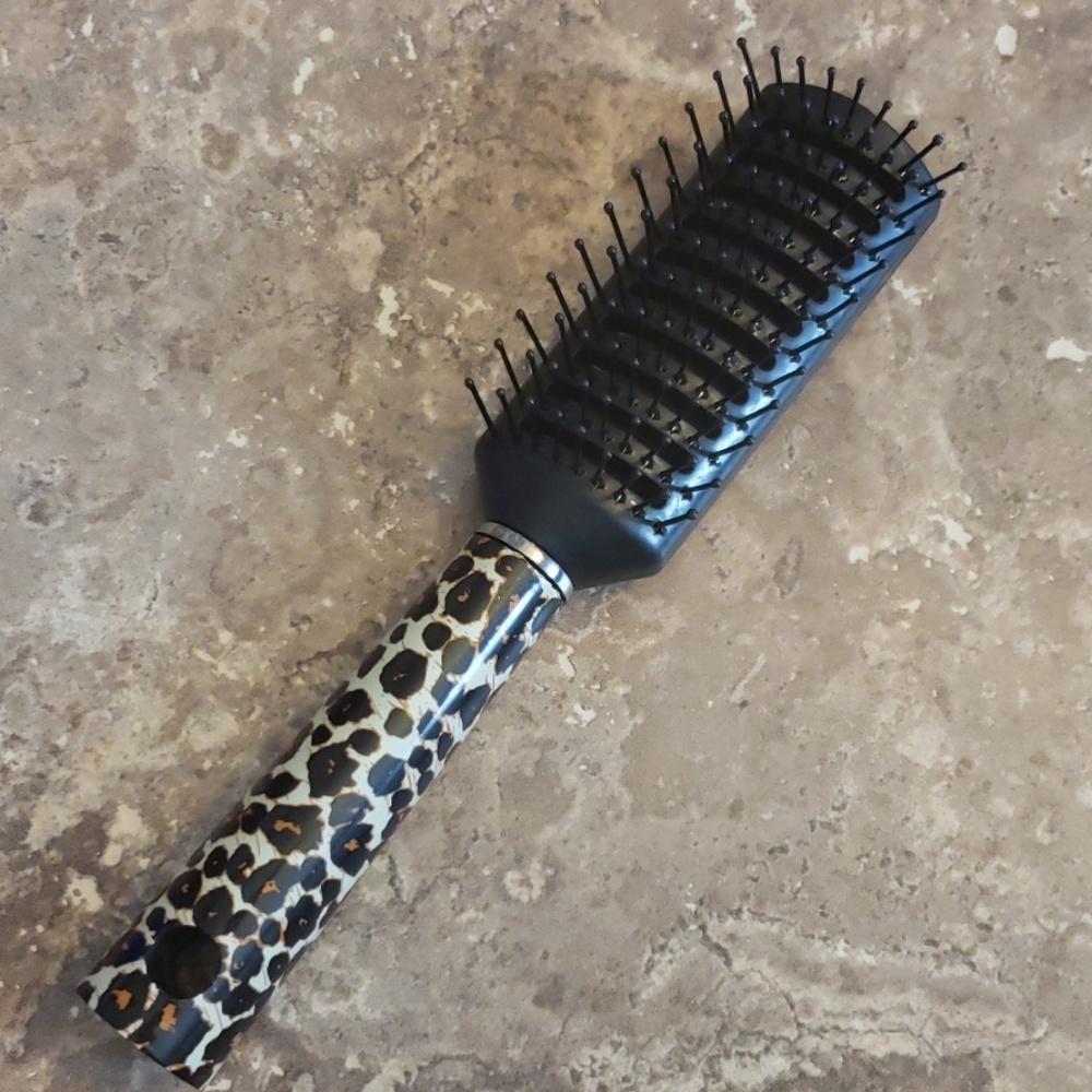 3/$25 or 5/$25:Vent Brush